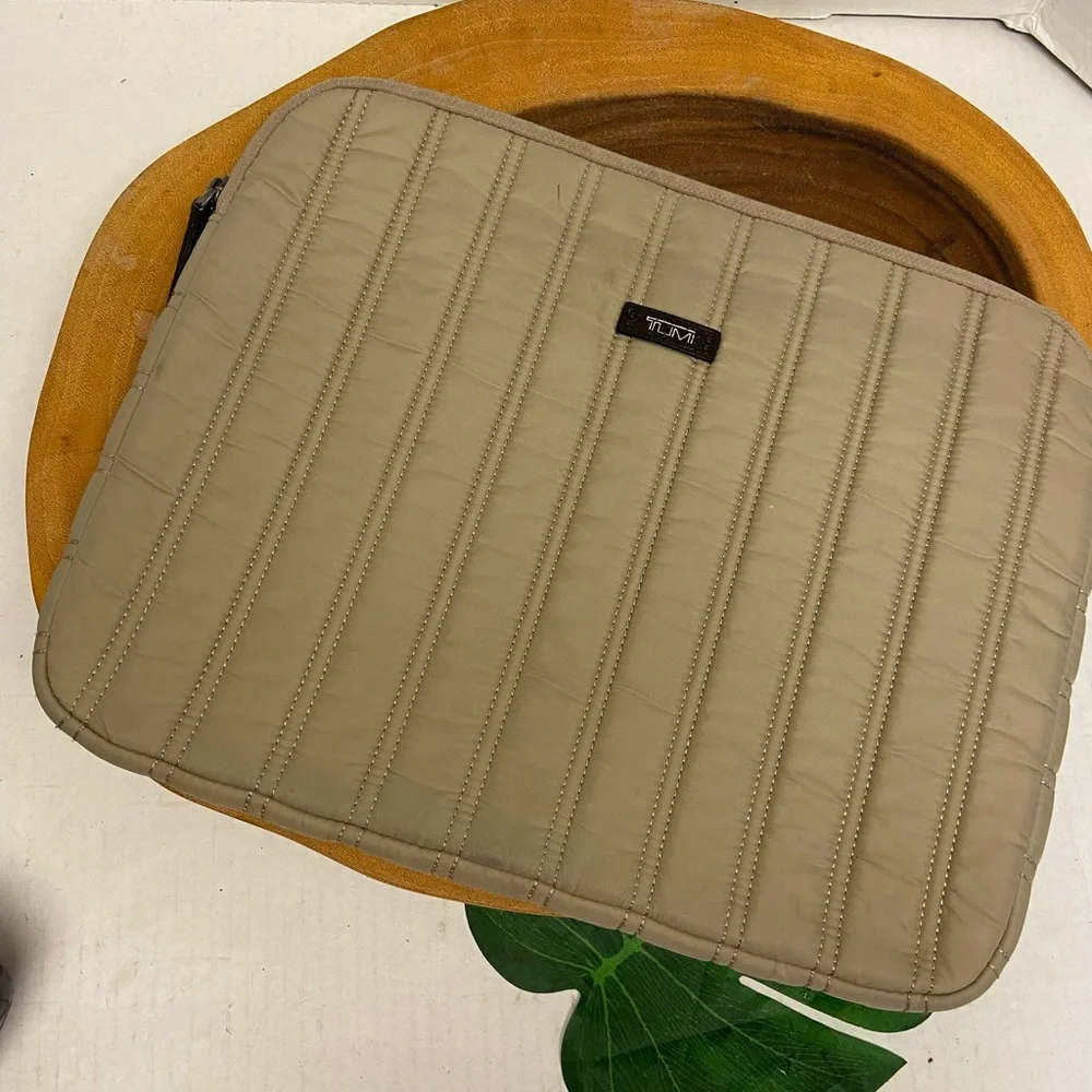 Tumi Padded Quilted Lap Top Case IPAd Case